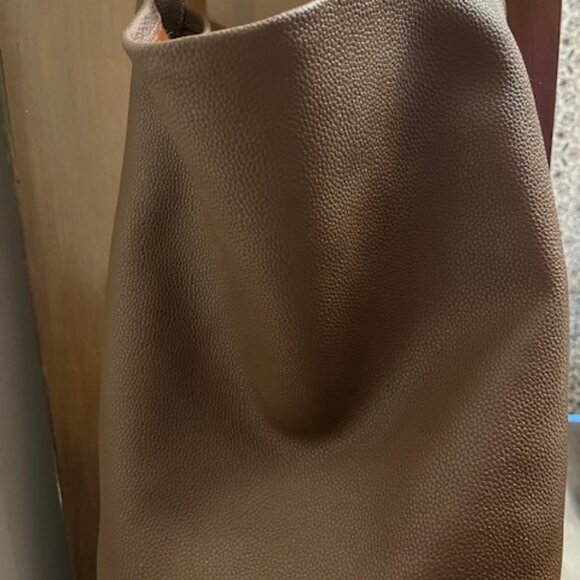 Large pebbled leather bucket bag. - Picture 2 of 5